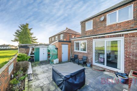 3 bedroom Semi-detached house for sale in The Close, Wakefield, WF3