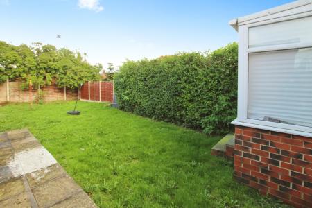 2 bedroom Semi-detached house to let in Albert Drive, Morley, LS27
