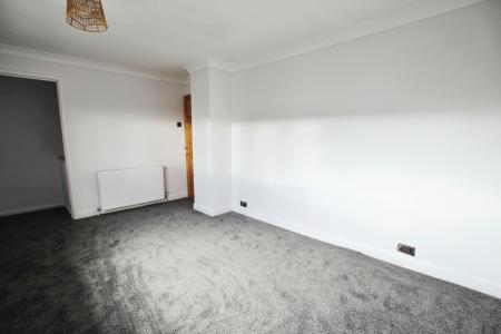 2 bedroom Semi-detached house to let in Albert Drive, Morley, LS27