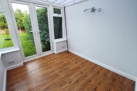 2 bedroom Semi-detached house to let in Albert Drive, Morley, LS27