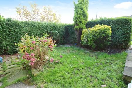 2 bedroom Semi-detached house to let in Albert Drive, Morley, LS27