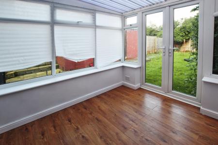 2 bedroom Semi-detached house to let in Albert Drive, Morley, LS27