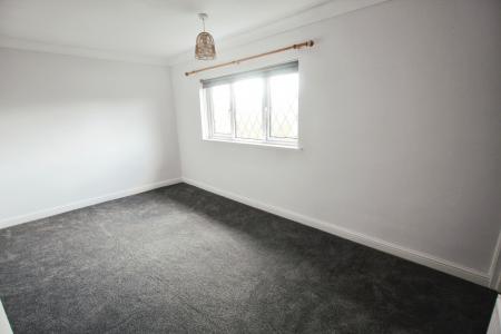 2 bedroom Semi-detached house to let in Albert Drive, Morley, LS27