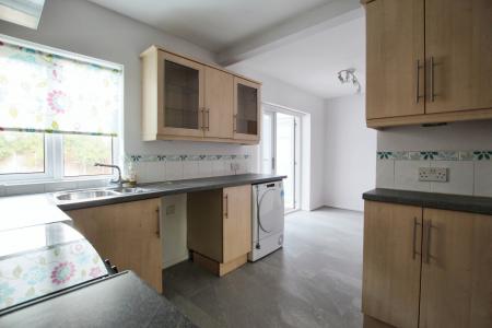 2 bedroom Semi-detached house to let in Albert Drive, Morley, LS27