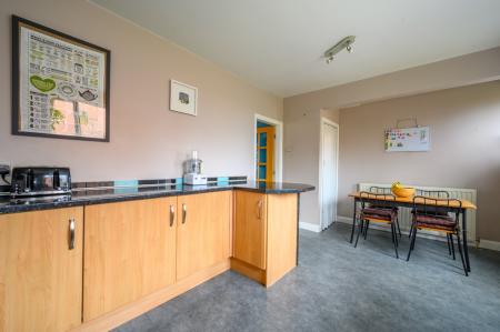 3 bedroom Terraced House for sale in Hughenden View, Morley, LS27