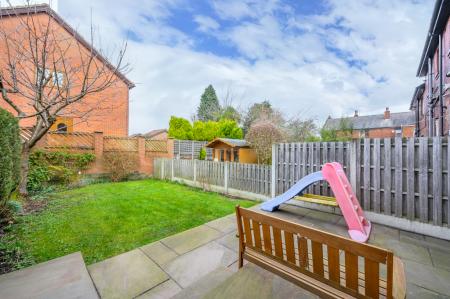 3 bedroom Terraced House for sale in Hughenden View, Morley, LS27