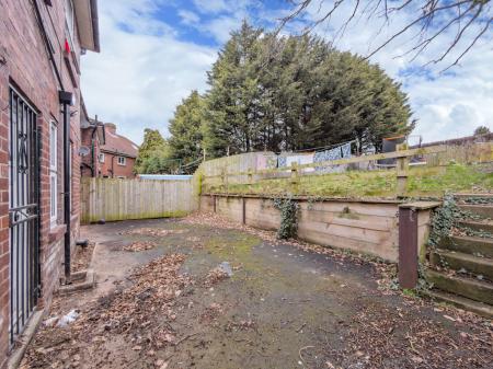 2 bedroom Ground floor flat to let in Millshaw Road, Leeds, LS11