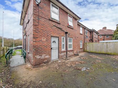 2 bedroom Ground floor flat to let in Millshaw Road, Leeds, LS11