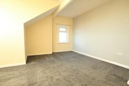 2 bedroom Terraced House to let in Clough Street, Morley, LS27