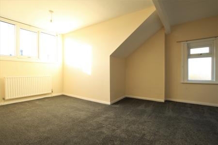 2 bedroom Terraced House to let in Clough Street, Morley, LS27