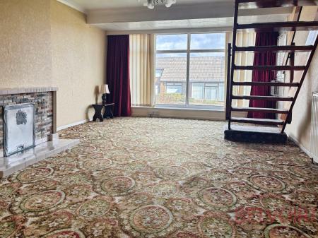 2 bedroom Semi-detached bungalow for sale in Croft House Drive, Morley, LS27