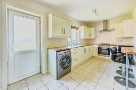 3 bedroom Semi-detached house to let in Cardinal Avenue, Morley, LS11