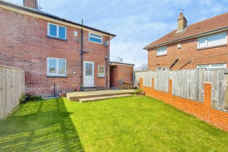 3 bedroom Semi-detached house to let in Cardinal Avenue, Morley, LS11
