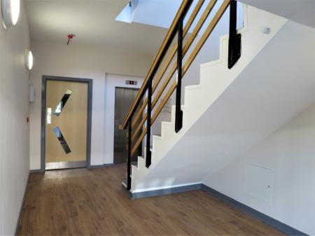 2 bedroom Flat to let in Milton House, Morley, LS27