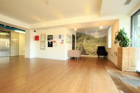 2 bedroom Apartment to let in Beeston Road, Beeston, Leeds, LS11