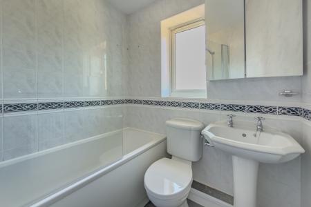 3 bedroom Semi-detached house to let in Stonechat Rise, Morley, LS27