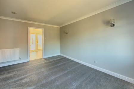 3 bedroom Semi-detached house to let in Stonechat Rise, Morley, LS27