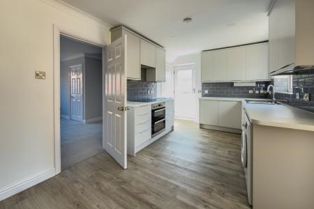 3 bedroom Semi-detached house to let in Stonechat Rise, Morley, LS27