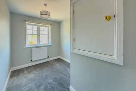 3 bedroom Semi-detached house to let in Stonechat Rise, Morley, LS27