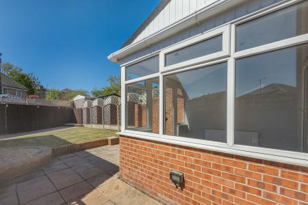 3 bedroom Semi-detached house to let in Stonechat Rise, Morley, LS27