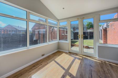 3 bedroom Semi-detached house to let in Stonechat Rise, Morley, LS27