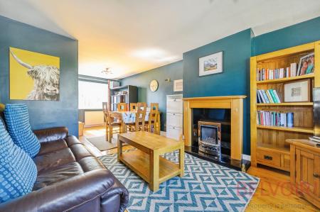 3 bedroom Semi-detached house for sale in Syke Gardens, Wakefield, WF3