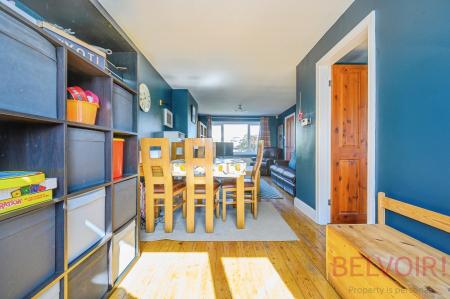 3 bedroom Semi-detached house for sale in Syke Gardens, Wakefield, WF3