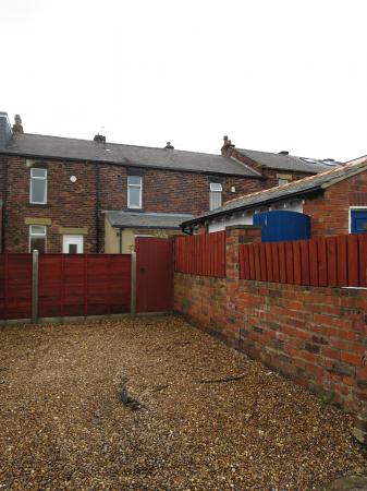 2 bedroom Terraced House to let in Common Lane, East Ardsley, WF3