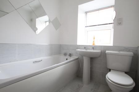 2 bedroom Flat to let in Pullman Court, Morley, LS27
