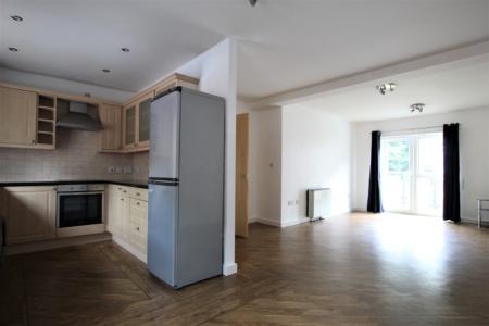 2 bedroom Flat to let in Pullman Court, Morley, LS27
