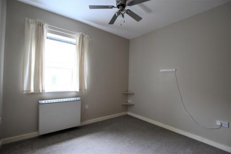 2 bedroom Flat to let in Pullman Court, Morley, LS27