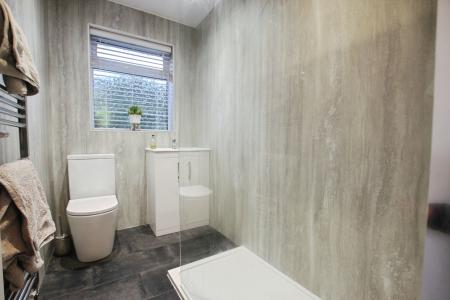 2 bedroom Bungalow for sale in Brighton Avenue, Morley, LS27