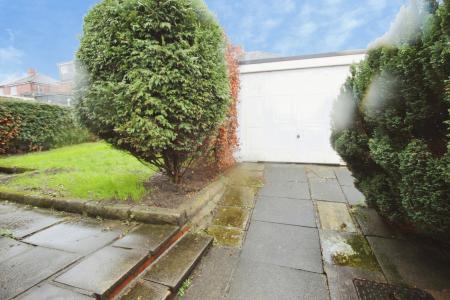 2 bedroom Bungalow for sale in Brighton Avenue, Morley, LS27
