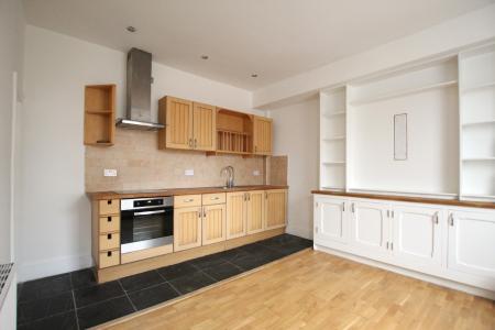 2 bedroom Terraced House to let in King Street, Morley, LS27