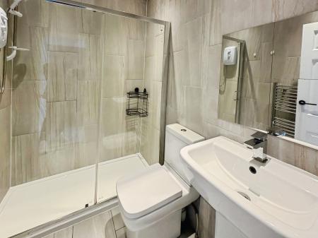2 bedroom Terraced House to let in King Street, Morley, LS27