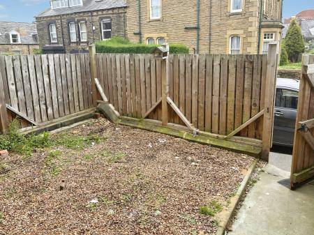 2 bedroom Terraced House to let in King Street, Morley, LS27