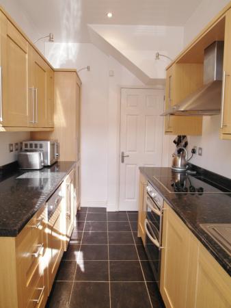 2 bedroom Terraced House to let in New Bank Street, Morley, LS27