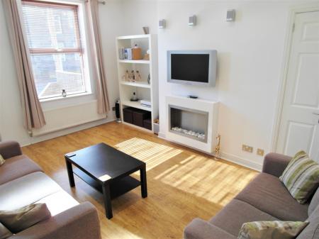 2 bedroom Terraced House to let in New Bank Street, Morley, LS27