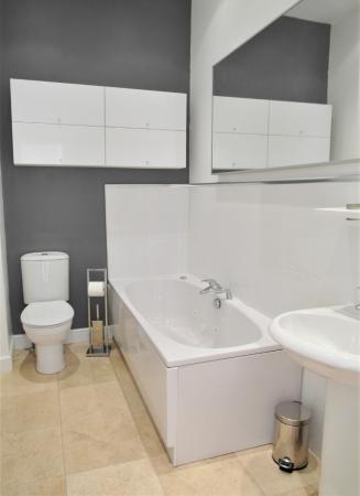 2 bedroom Terraced House to let in New Bank Street, Morley, LS27