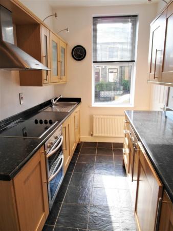 2 bedroom Terraced House to let in New Bank Street, Morley, LS27
