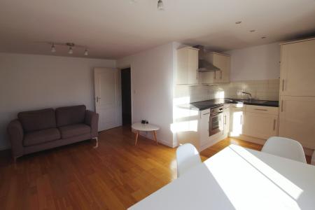 2 bedroom Flat to let in 108a Queen Street, Morley, LS27