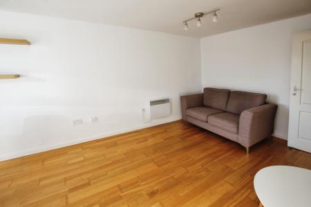2 bedroom Flat to let in 108a Queen Street, Morley, LS27