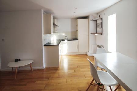 2 bedroom Flat to let in 108a Queen Street, Morley, LS27