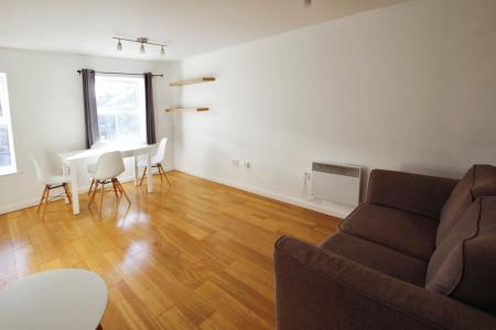 2 bedroom Flat to let in 108a Queen Street, Morley, LS27