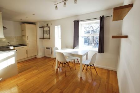 2 bedroom Flat to let in 108a Queen Street, Morley, LS27