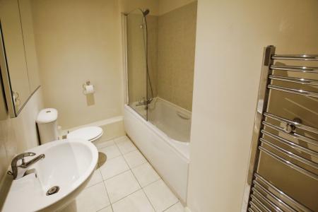2 bedroom Flat to let in 108a Queen Street, Morley, LS27