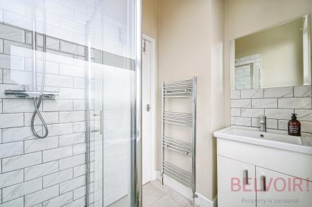 2 bedroom Terraced House for sale in Bradford Road, Wakefield, WF3