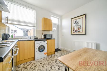 2 bedroom Terraced House for sale in Bradford Road, Wakefield, WF3