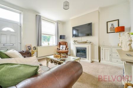 2 bedroom Terraced House for sale in Bradford Road, Wakefield, WF3