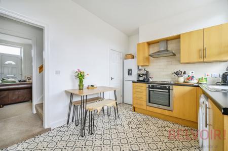 2 bedroom Terraced House for sale in Bradford Road, Wakefield, WF3